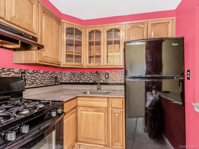 $879,000 | 1035 Bryant Avenue | Foxhurst