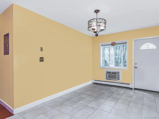 $879,000 | 1035 Bryant Avenue | Foxhurst