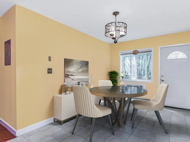 $879,000 | 1035 Bryant Avenue | Foxhurst