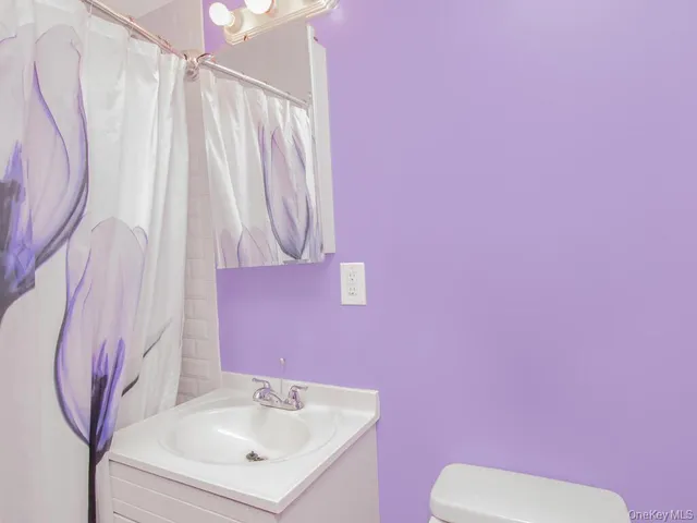 $879,000 | 1035 Bryant Avenue | Foxhurst