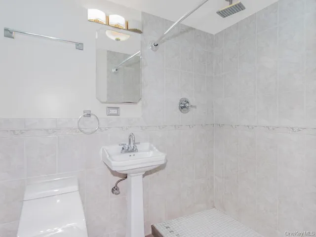 $879,000 | 1035 Bryant Avenue | Foxhurst