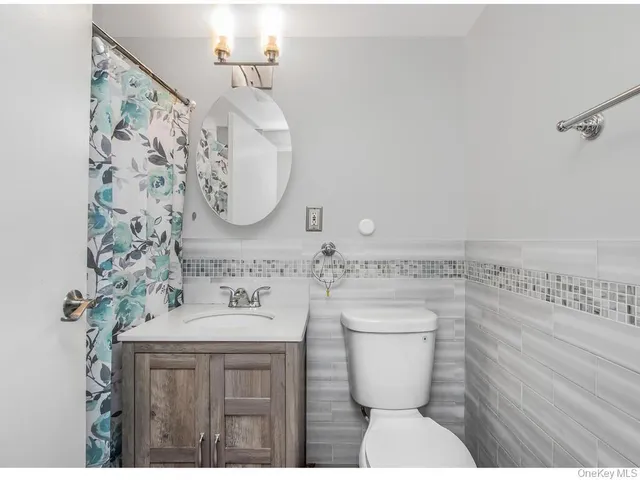 $879,000 | 1035 Bryant Avenue | Foxhurst