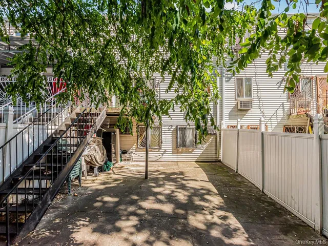 $879,000 | 1035 Bryant Avenue | Foxhurst