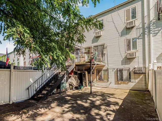 $879,000 | 1035 Bryant Avenue | Foxhurst