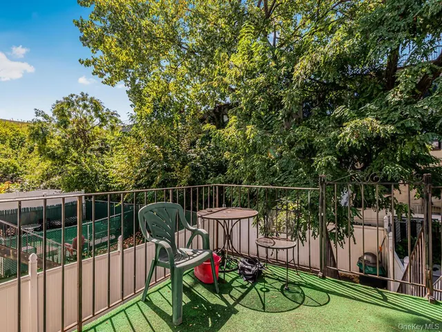 $879,000 | 1035 Bryant Avenue | Foxhurst