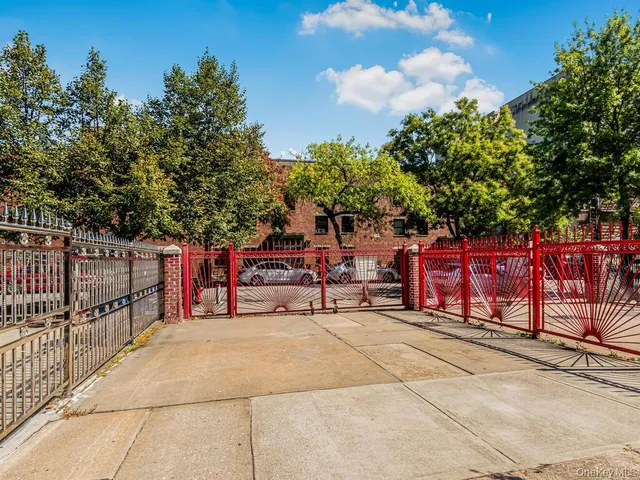 $879,000 | 1035 Bryant Avenue | Foxhurst