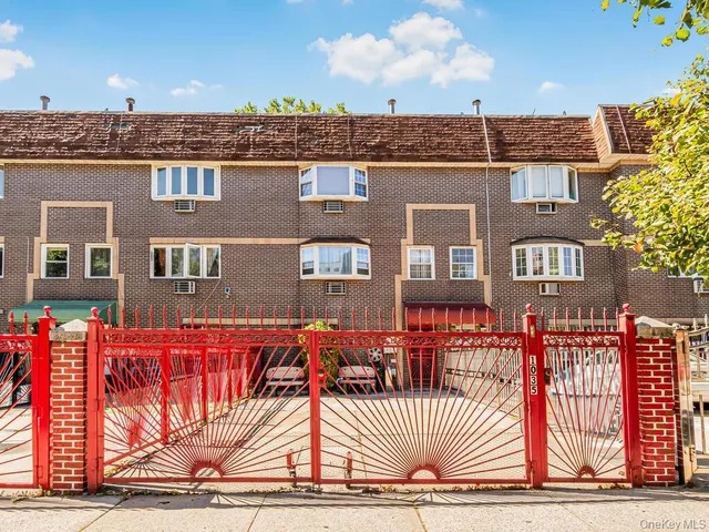 $879,000 | 1035 Bryant Avenue | Foxhurst