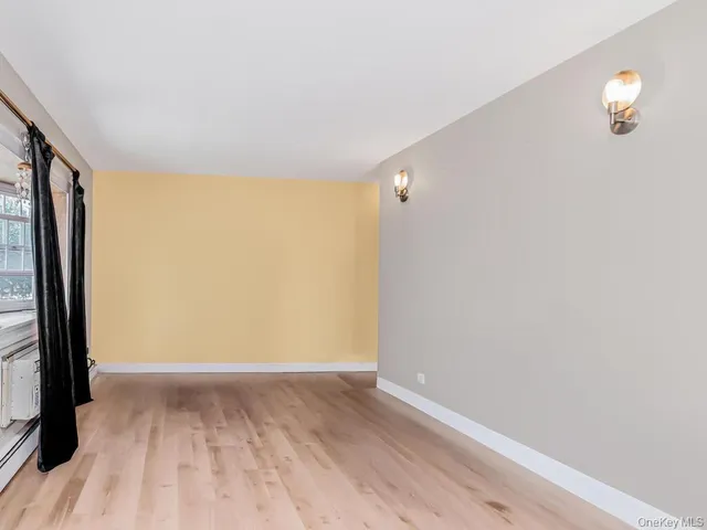 $879,000 | 1035 Bryant Avenue | Foxhurst