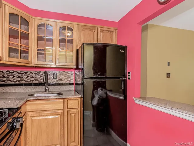 $879,000 | 1035 Bryant Avenue | Foxhurst