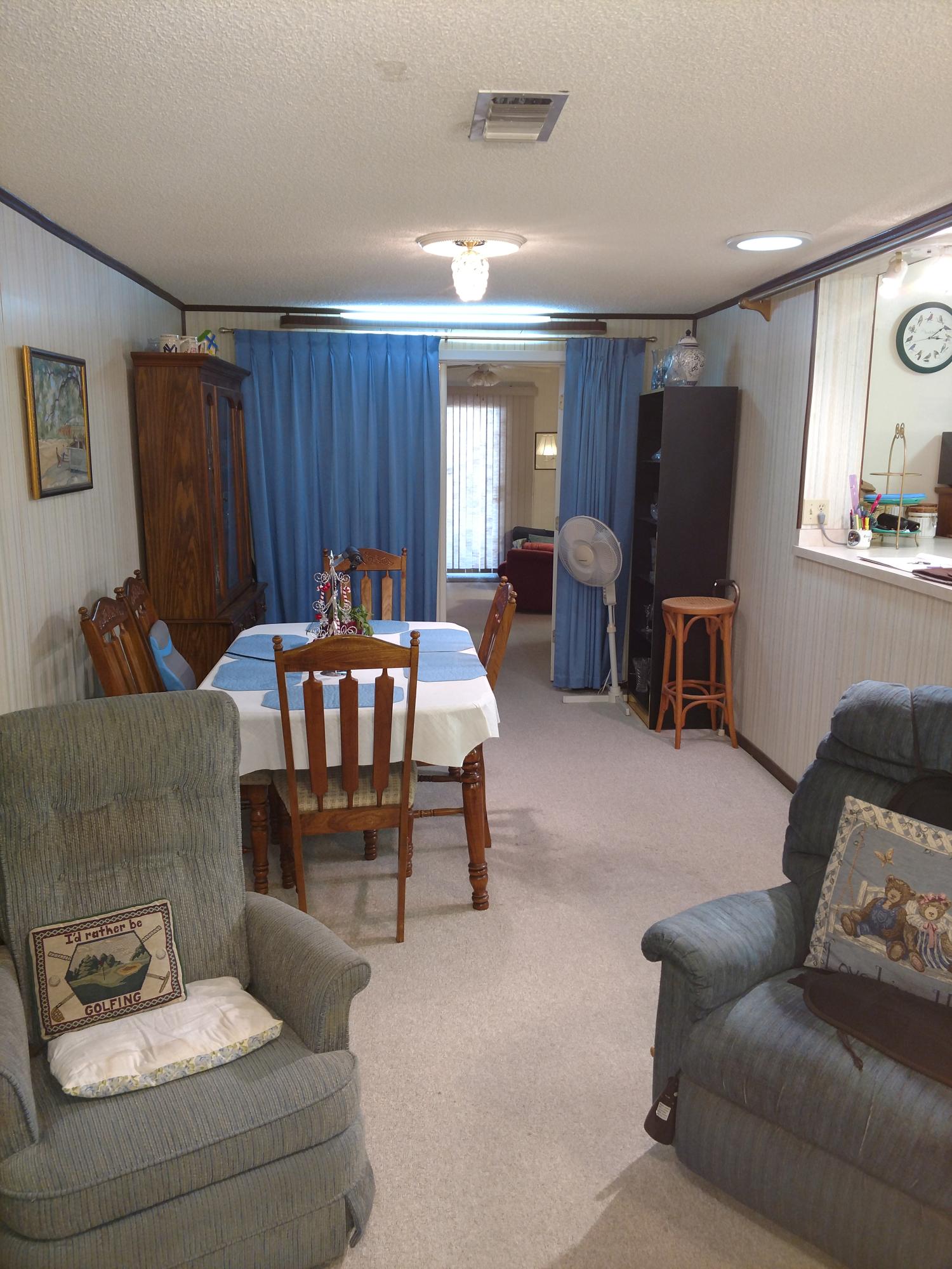 27 Choctawhatchee Road Southeast Fort Walton Beach, FL 32548 - Photo 10 of 20 a living room with furniture and a window