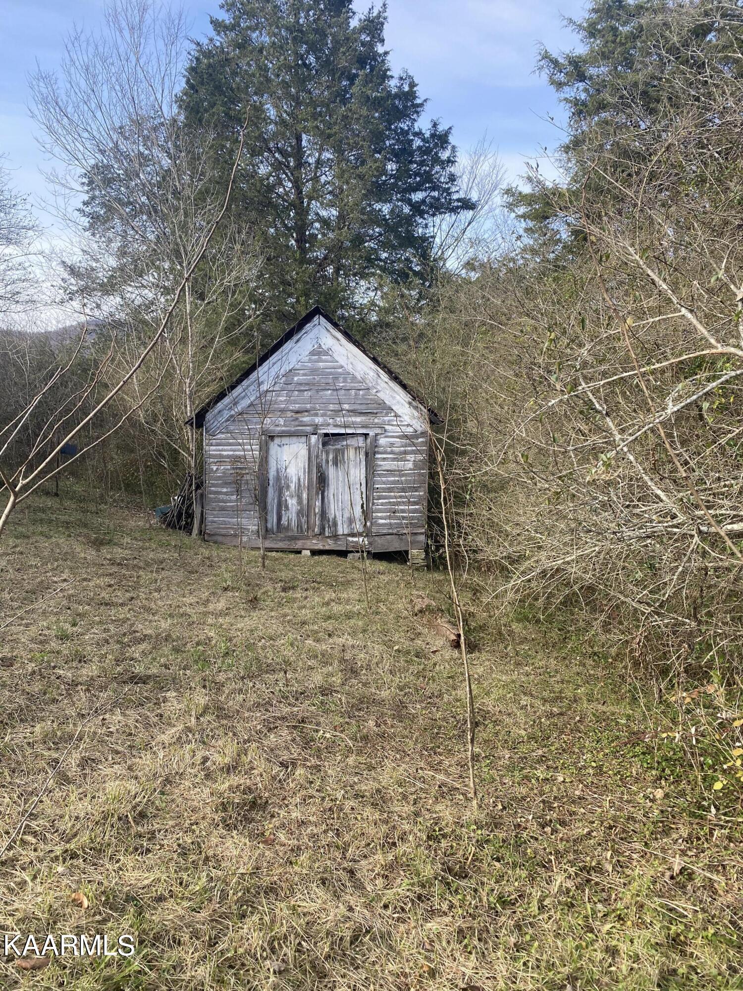 246 Minton Road La Follette, TN 37766 - Photo 2 of 4 IMG_3451