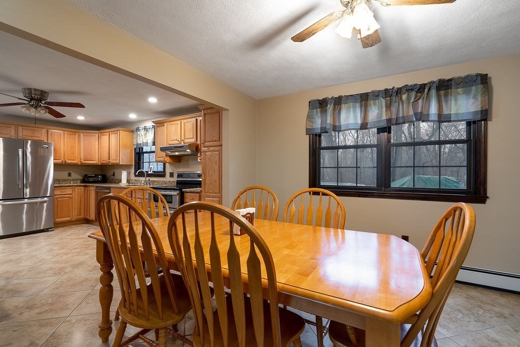 41 Torre Street Reading, MA 01867 - Photo 3 of 17 Gallery Image 3