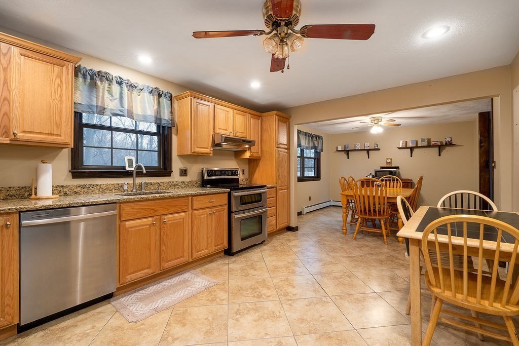 41 Torre Street Reading, MA 01867 - Photo 5 of 17 Gallery Image 5