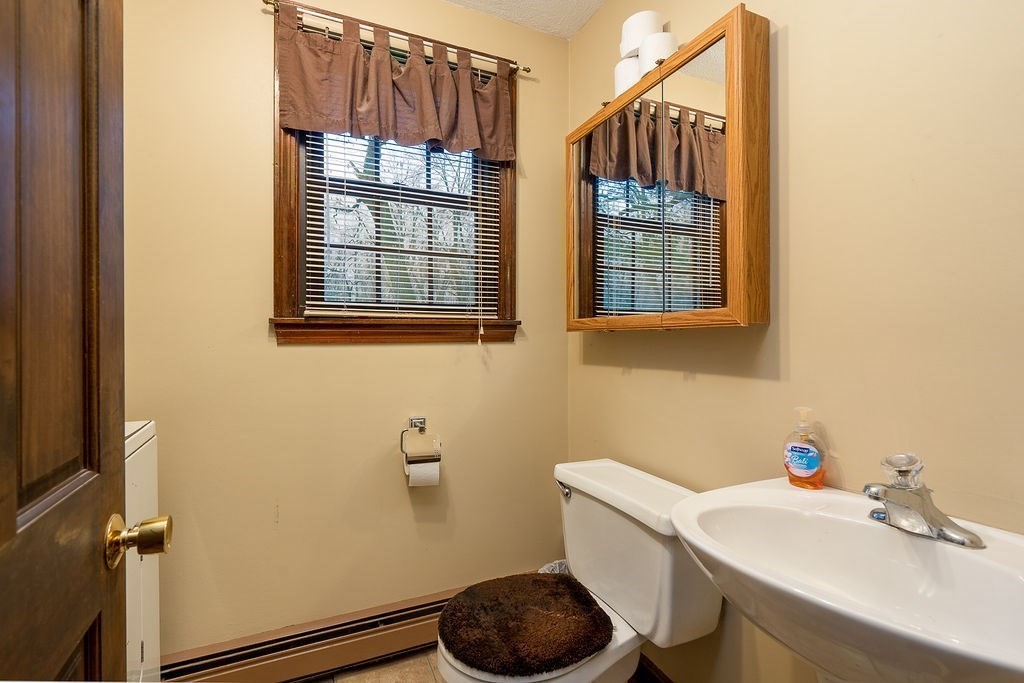 41 Torre Street Reading, MA 01867 - Photo 6 of 17 Gallery Image 6