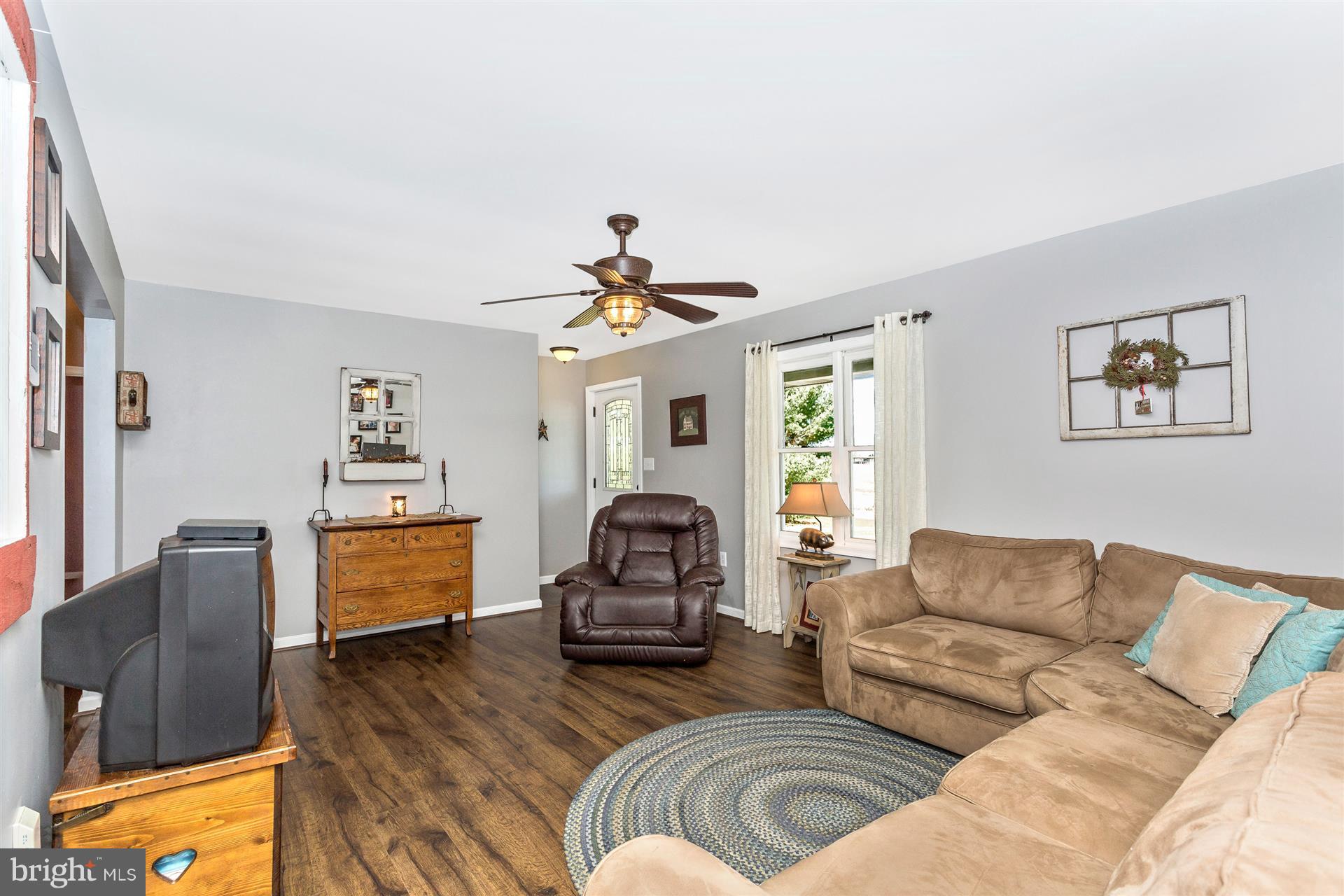 9277 Appolds Road Rocky Ridge, MD 21778 - Photo 5 of 30 Living Room