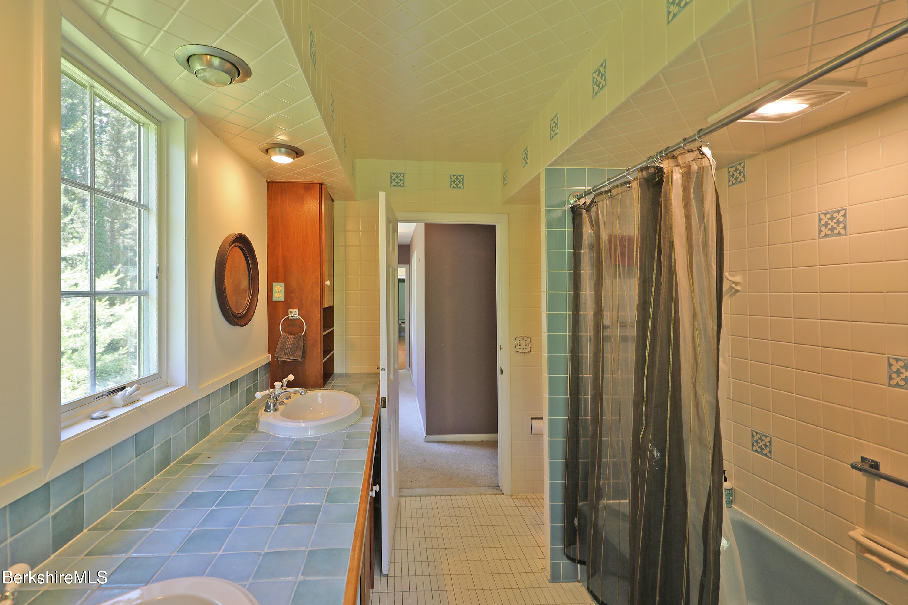 15 Interlaken Cross Road Stockbridge, MA 01262 - Photo 28 of 47 Guest full bath