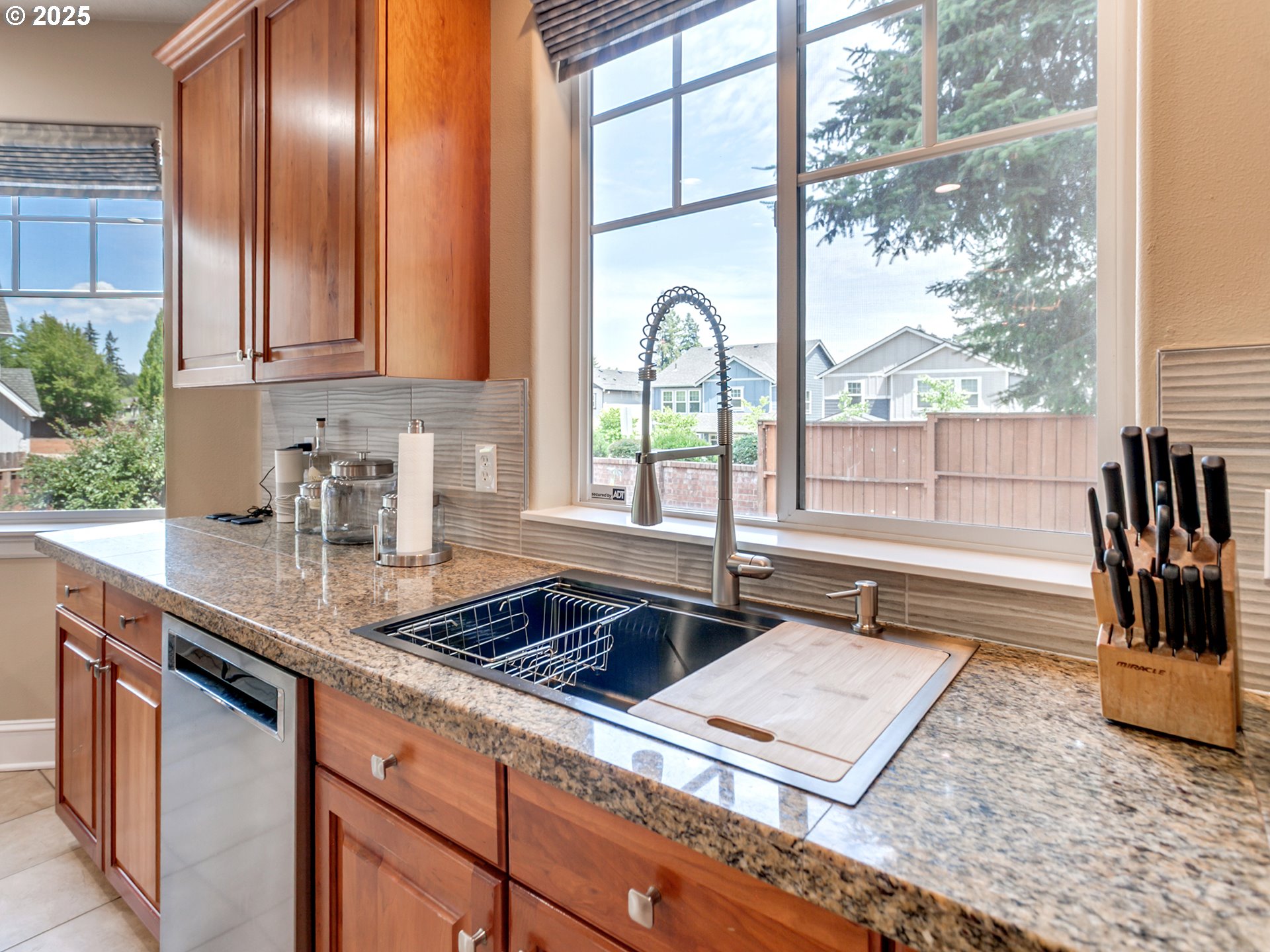 7913 Southwest Leiser Lane Portland, OR 97224 - Photo 13 of 43 Kitchen