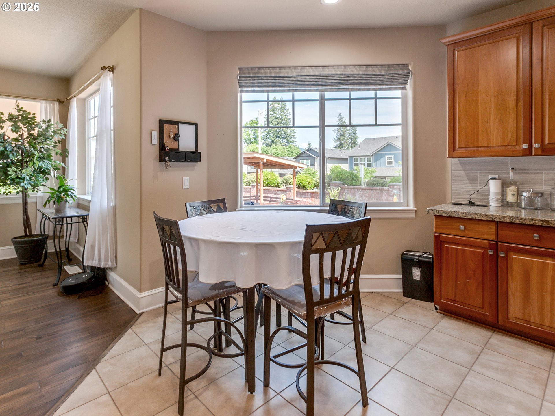 7913 Southwest Leiser Lane Portland, OR 97224 - Photo 14 of 43 Kitchen