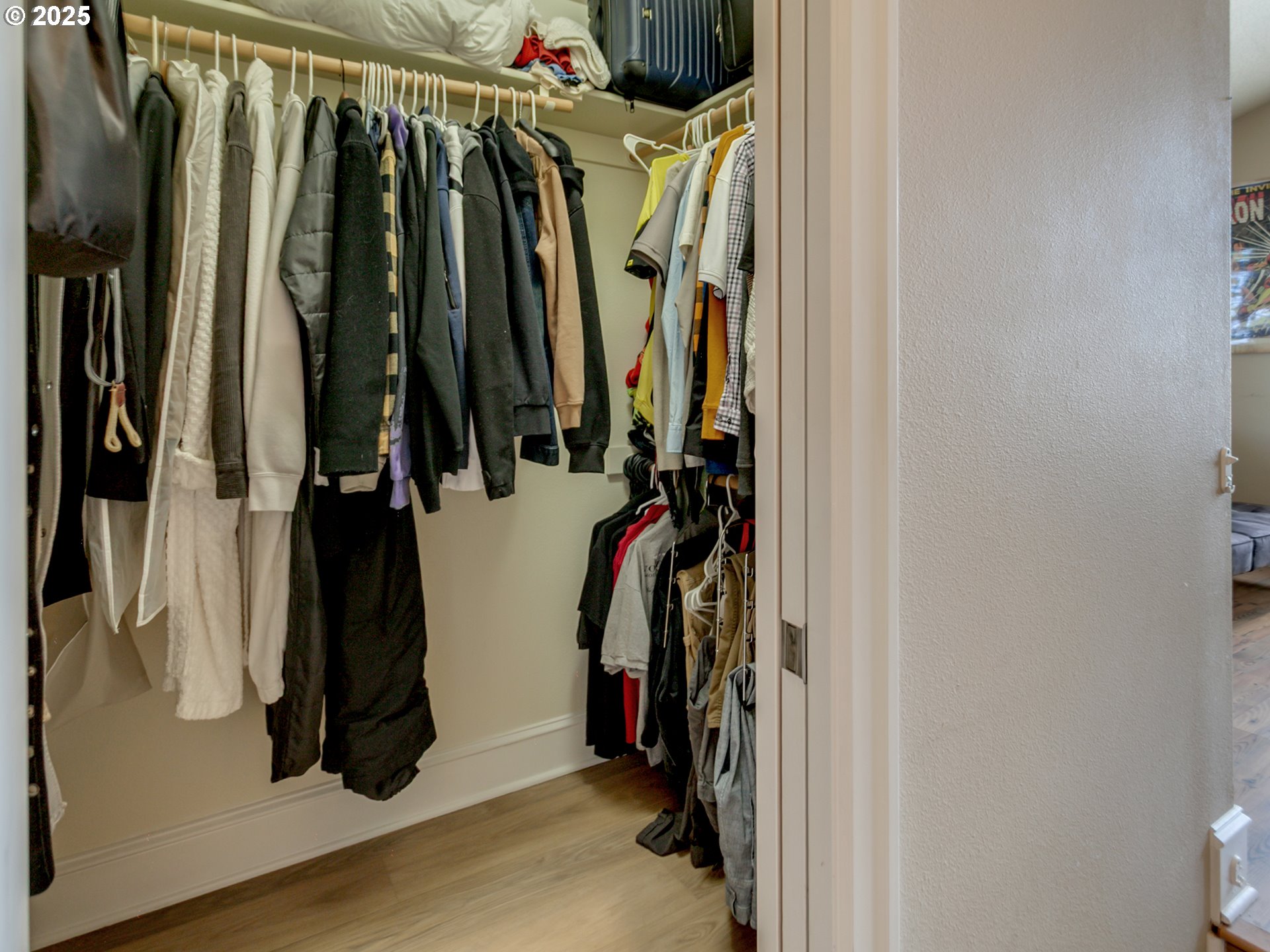 7913 Southwest Leiser Lane Portland, OR 97224 - Photo 20 of 43 Owner's Suite Bedroom