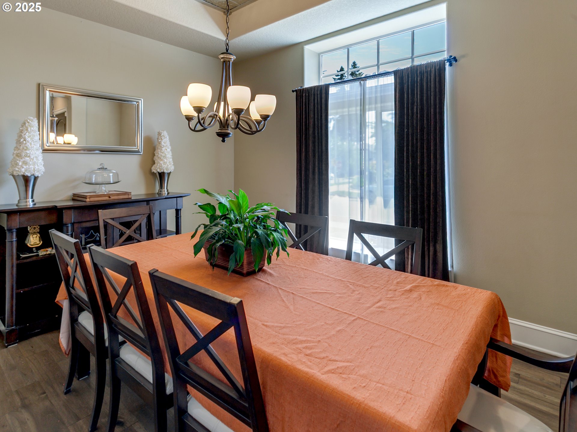 7913 Southwest Leiser Lane Portland, OR 97224 - Photo 6 of 43 Dining Room
