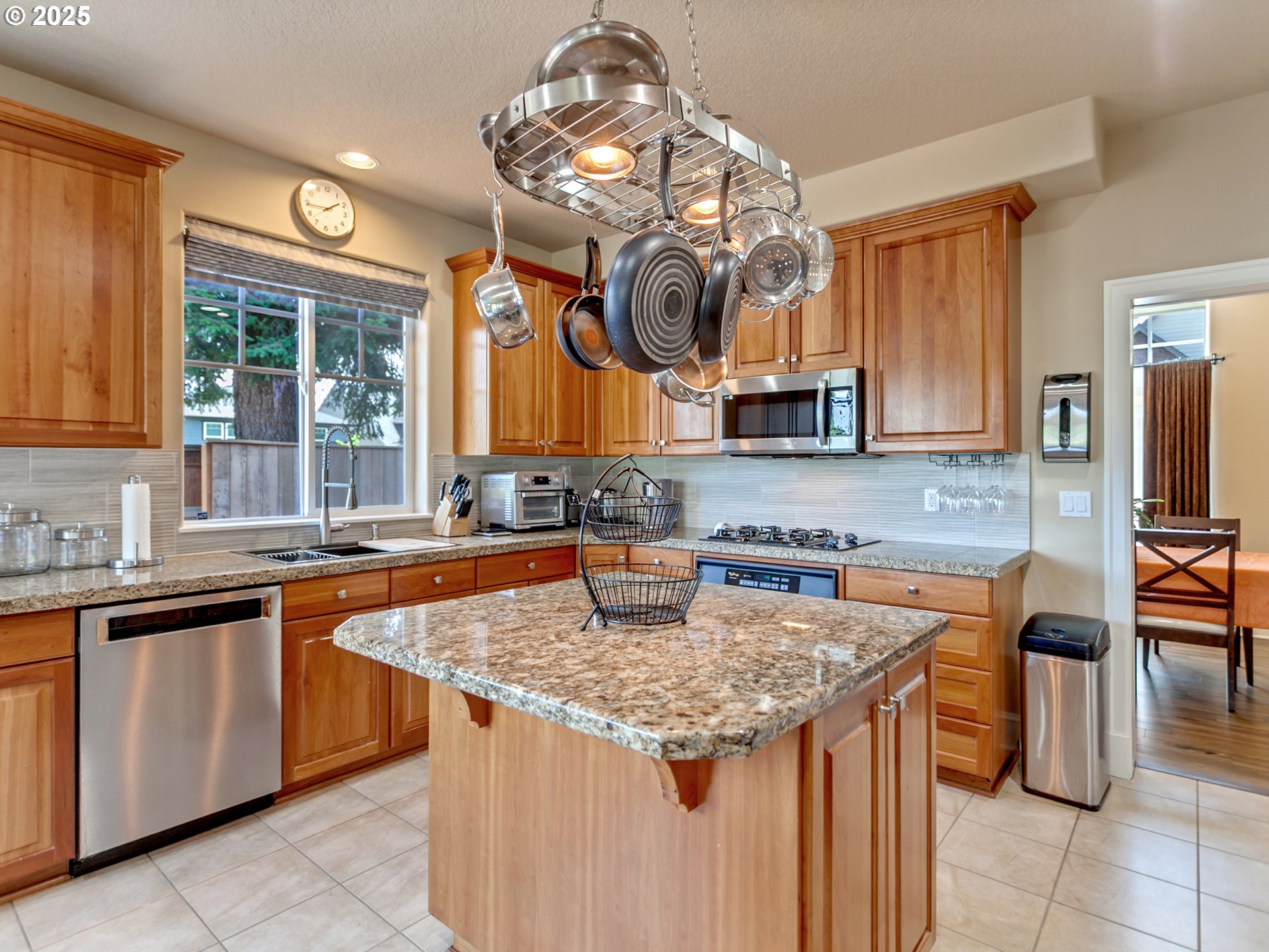 7913 Southwest Leiser Lane Portland, OR 97224 - Photo 7 of 43 Kitchen
