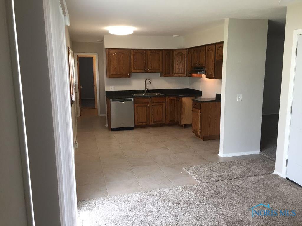 107 Windsor Road Walbridge, OH 43465 - Photo 3 of 10 Gallery Image 3