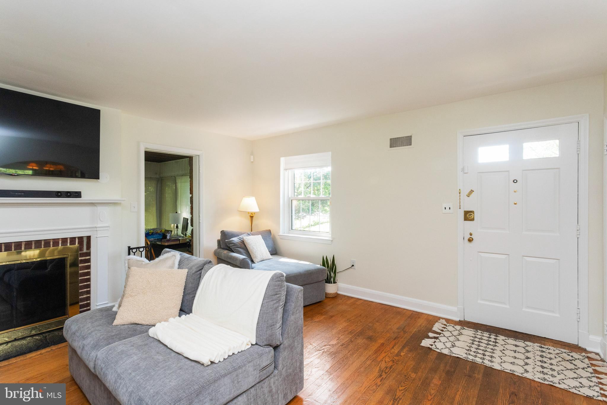 3703 Buckingham Road Baltimore, MD 21207 - Photo 4 of 35