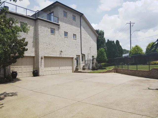 $1,395,000 | 120 Founders Lane, Memphis, TN 38103