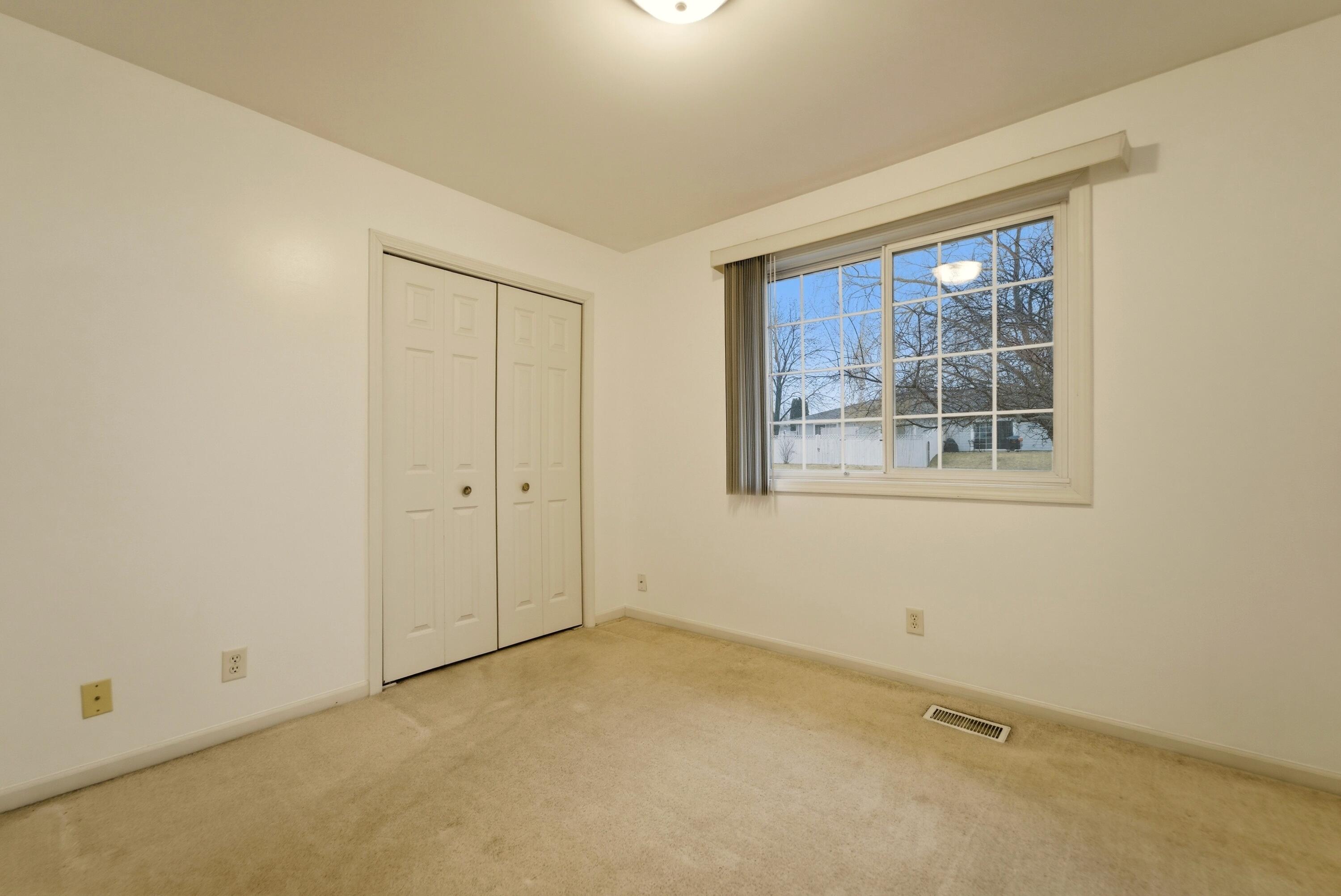 411 Pine Ridge Circle Lowell, IN 46356 - Photo 17 of 29 3000x2005