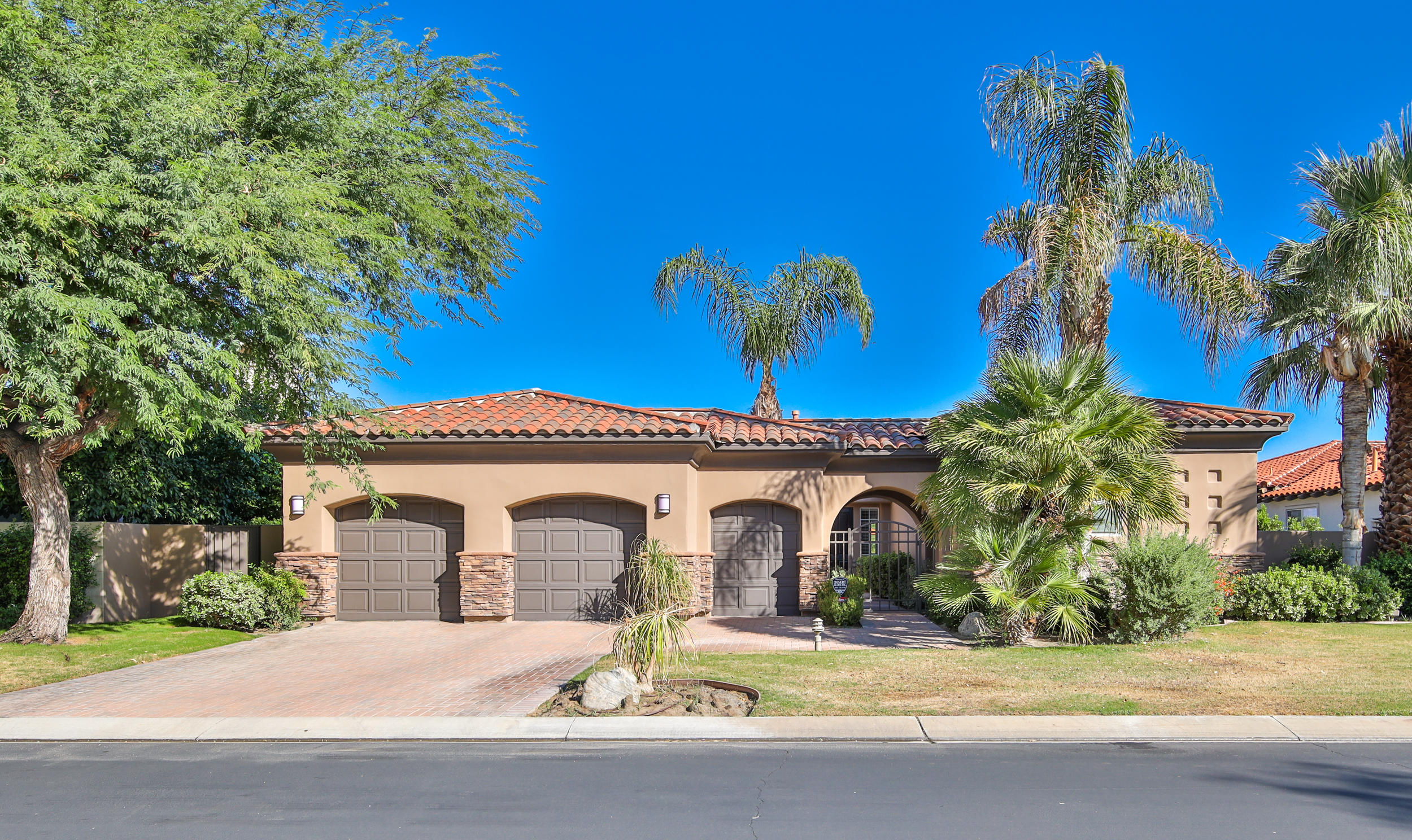 360 Loch Lomond Road Rancho Mirage, CA 92270 - Photo 1 of 76 068A3037