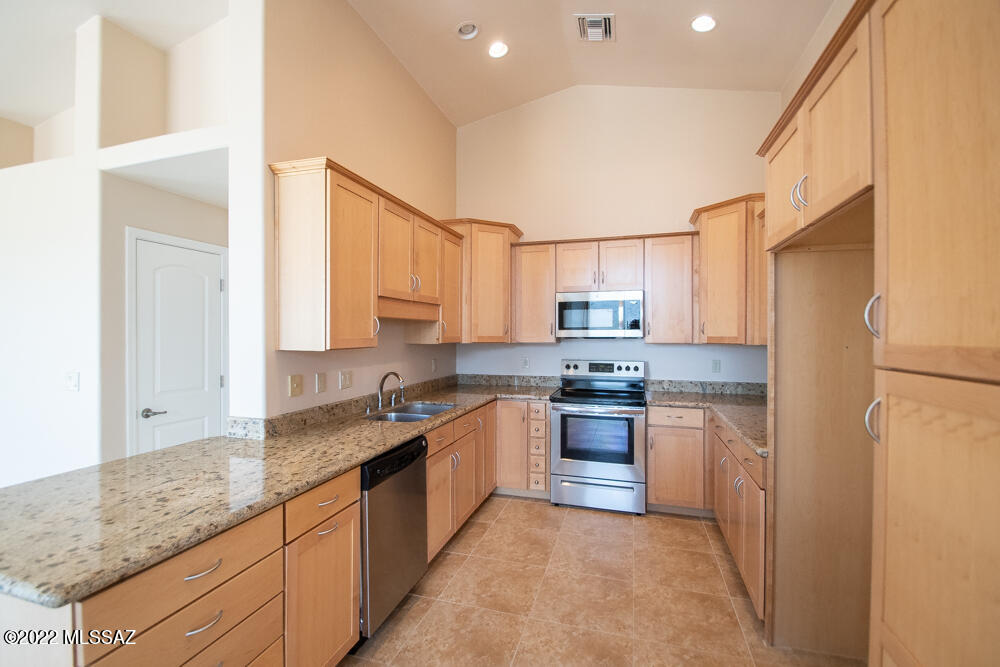 1504 Ola Court Rio Rico, AZ 85648 - Photo 7 of 27