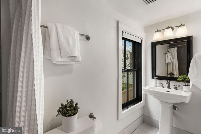 $1,150,000 | 651 E Street Southeast, Washington, DC 20003