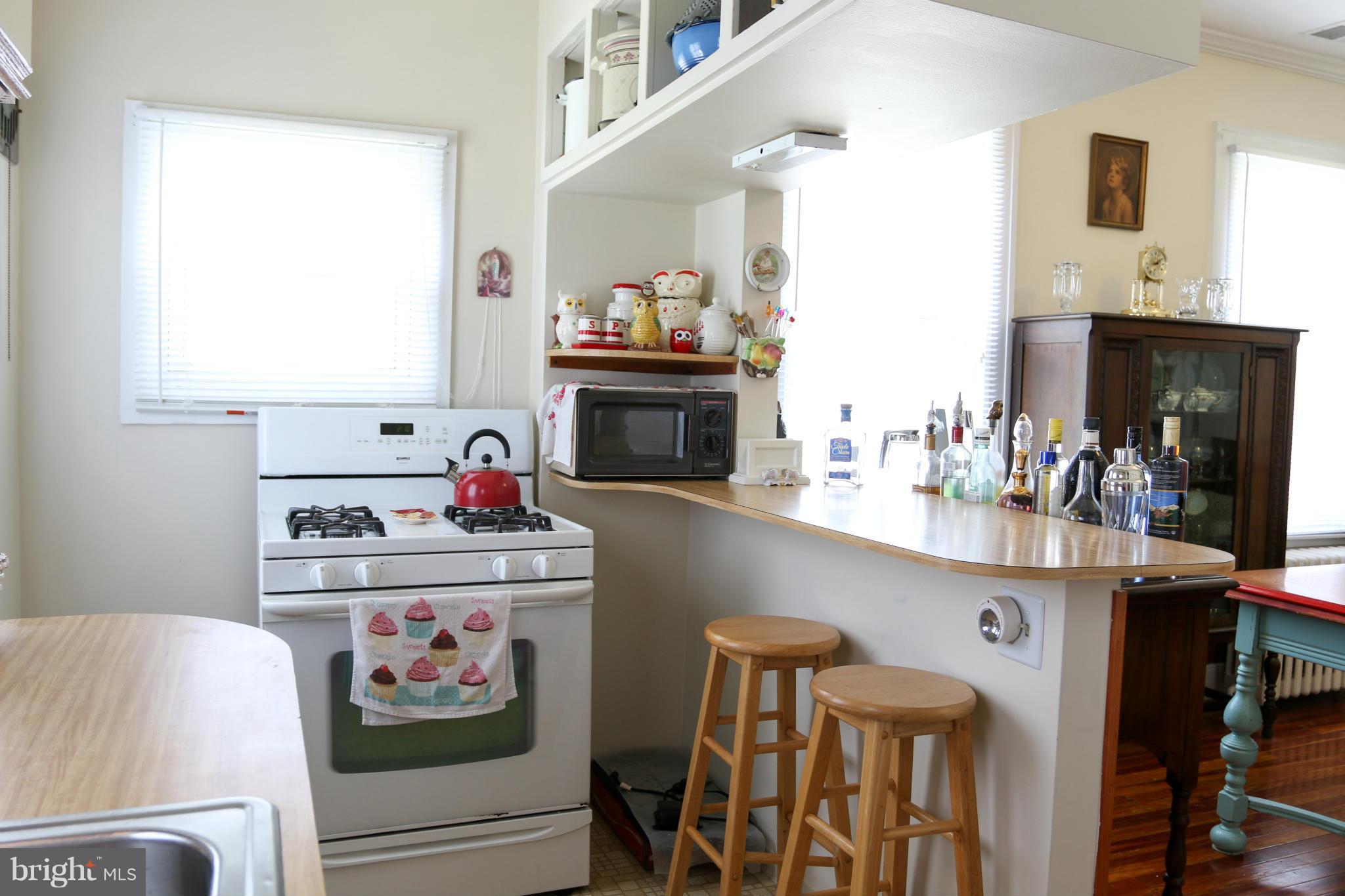 2212 Corbin Road Baltimore, MD 21214 - Photo 7 of 17 Kitchen with Breakfast Bar