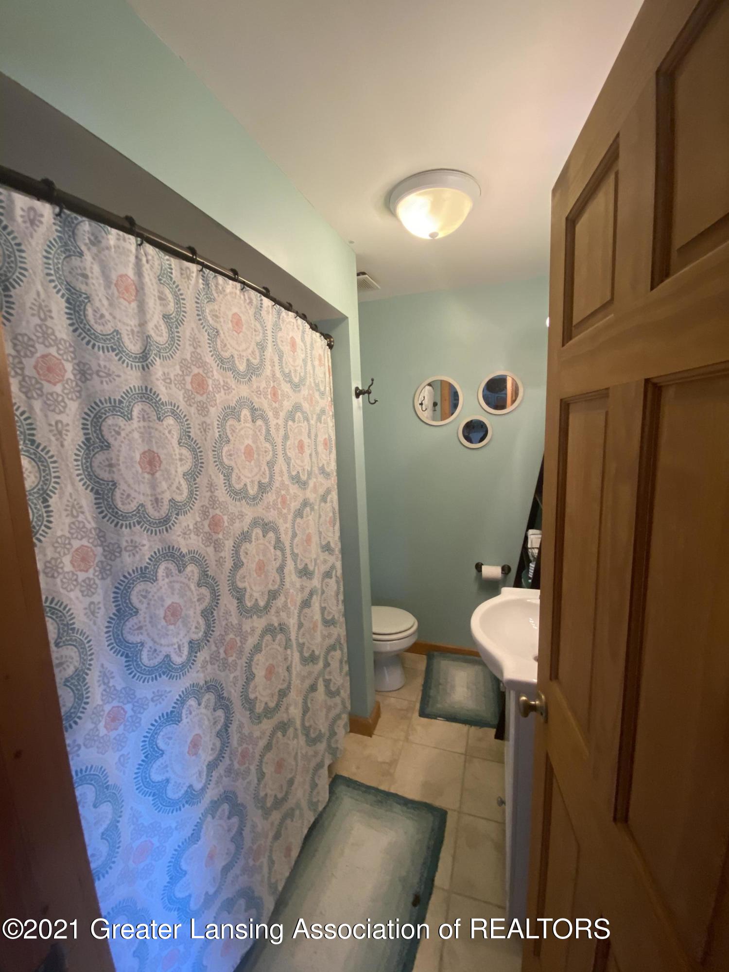 407 Strathmore Road Lansing, MI 48910 - Photo 11 of 17 41D38A63-8CCE-4309-9387-ADB1B213E227