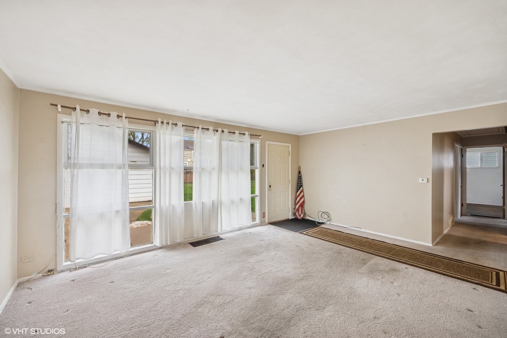 1425 North Wilke Road Arlington Heights, IL 60004 - Photo 2 of 12 a view of an empty room with a window
