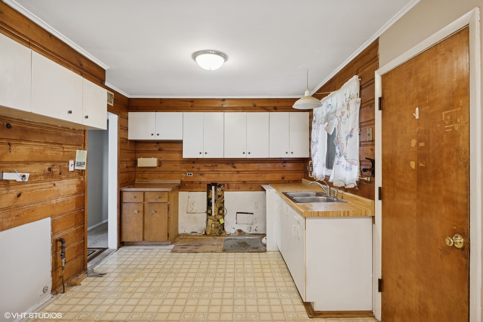 1425 North Wilke Road Arlington Heights, IL 60004 - Photo 4 of 12 a kitchen with a refrigerator stove and sink