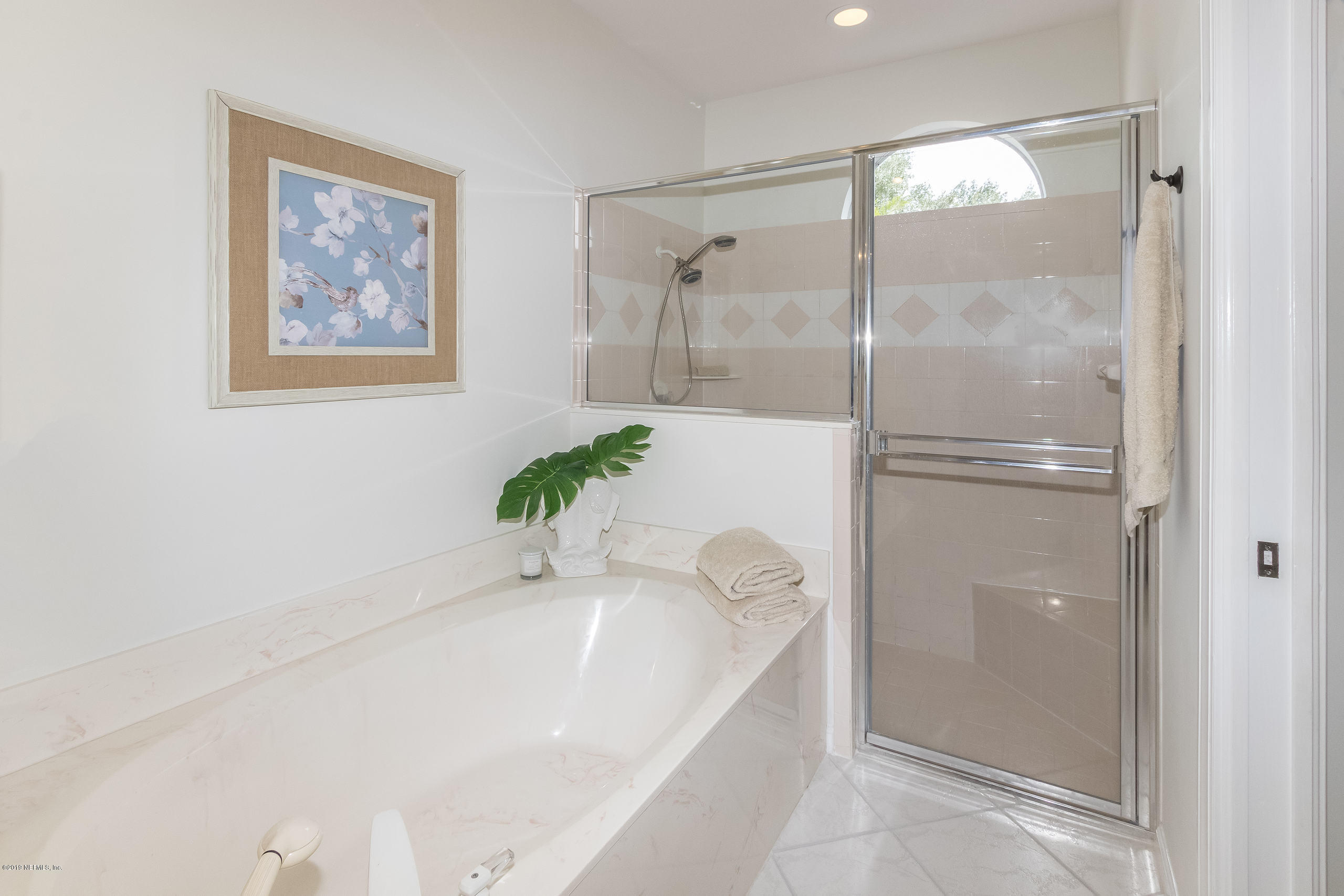 601 Teeside Court St. Augustine, FL 32080 - Photo 19 of 38 a bath tub sitting next to a white sink