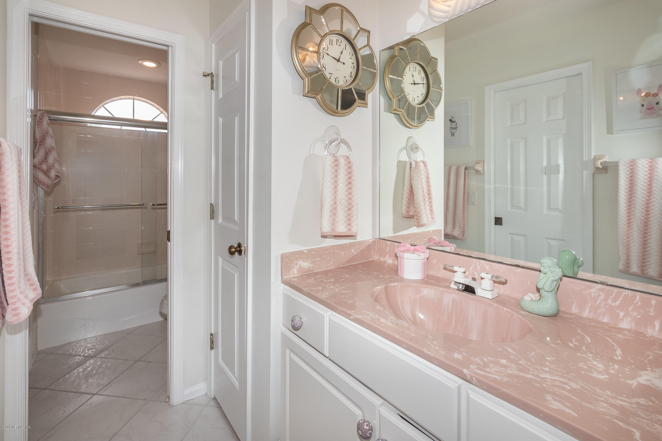 601 Teeside Court St. Augustine, FL 32080 - Photo 23 of 38 a bathroom with a sink vanity and a mirror
