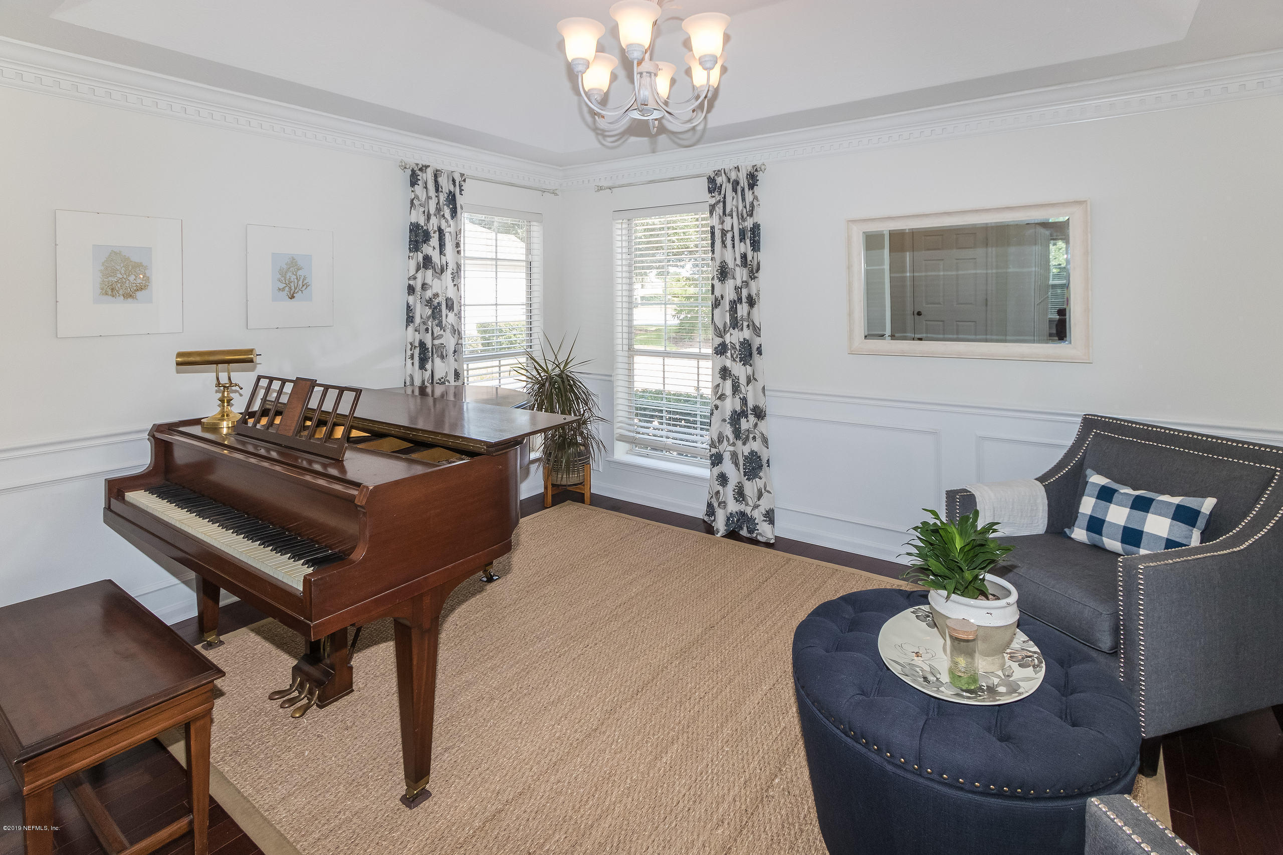 601 Teeside Court St. Augustine, FL 32080 - Photo 24 of 38 a living room with furniture and a potted plant