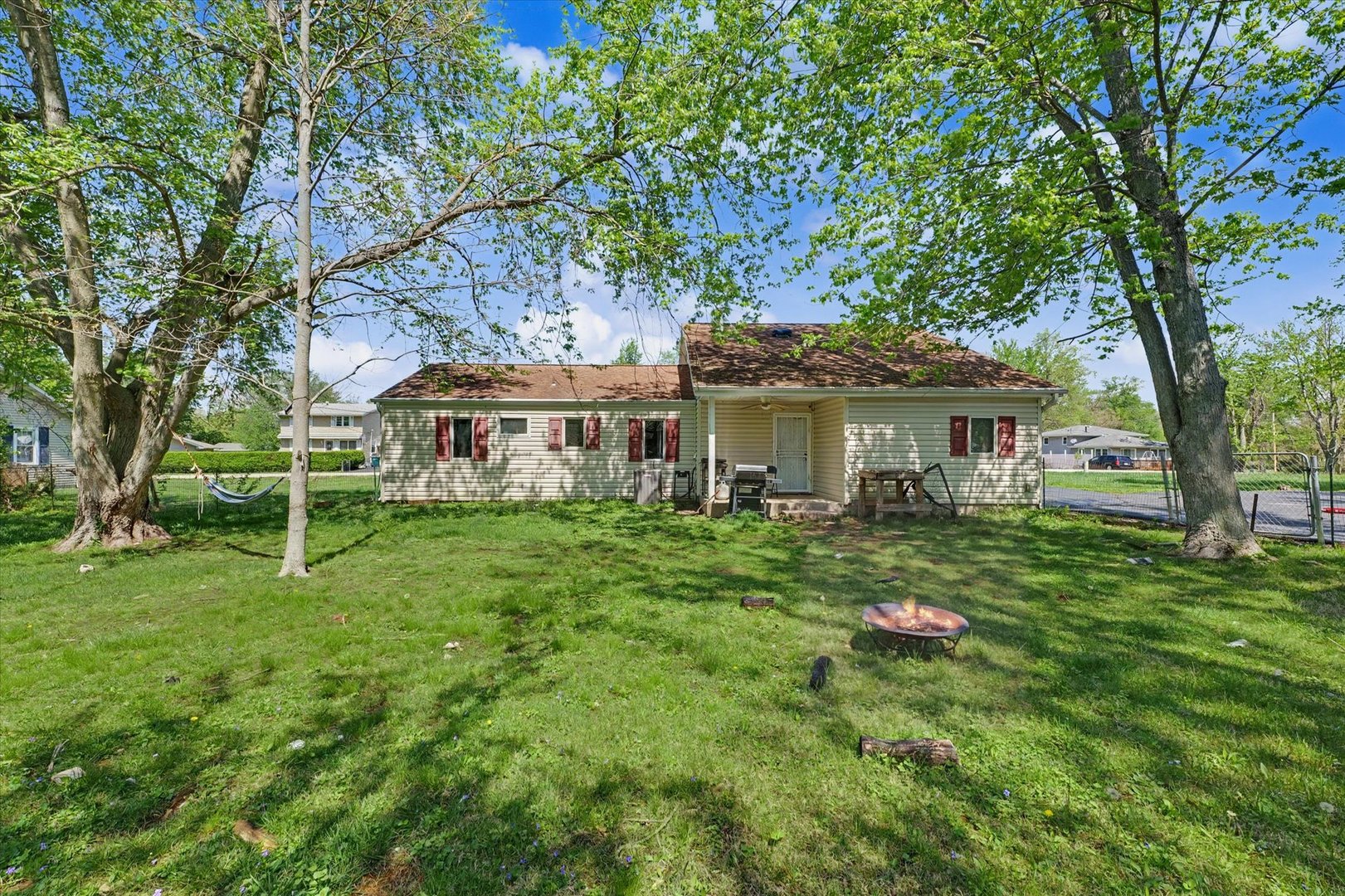 5555 Thrush Avenue Decatur, IL 62521 - Photo 18 of 20