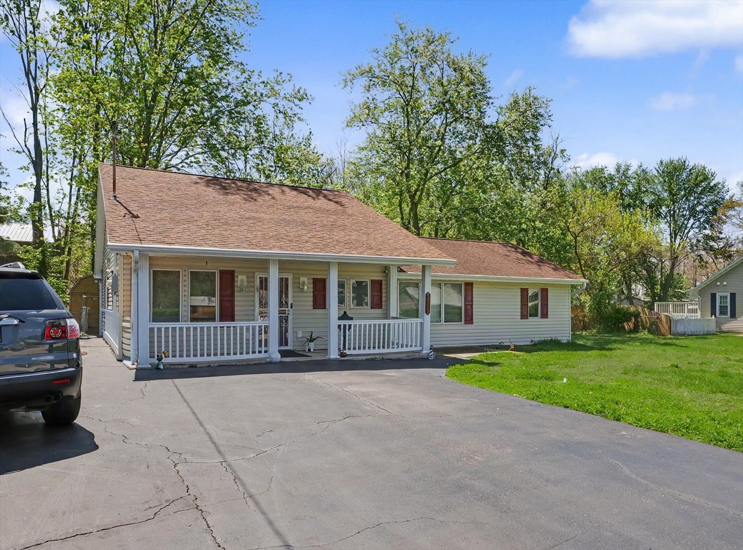 5555 Thrush Avenue Decatur, IL 62521 - Photo 2 of 20