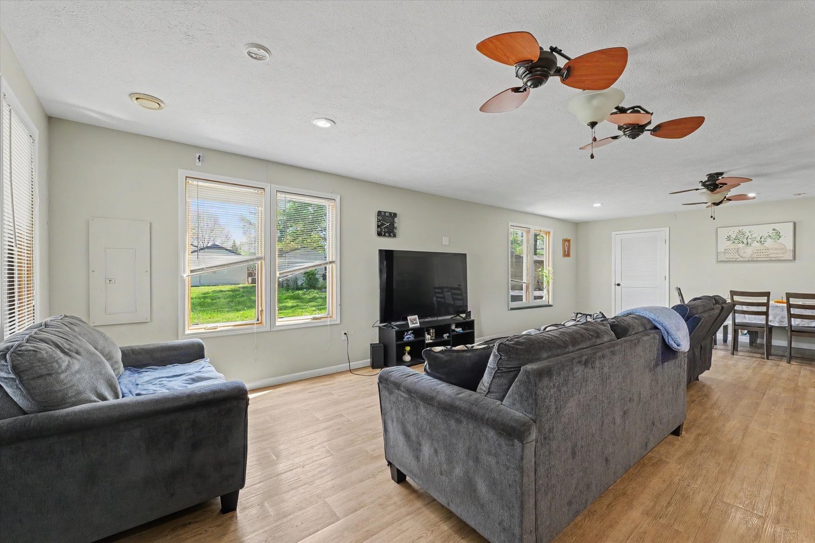 5555 Thrush Avenue Decatur, IL 62521 - Photo 4 of 20
