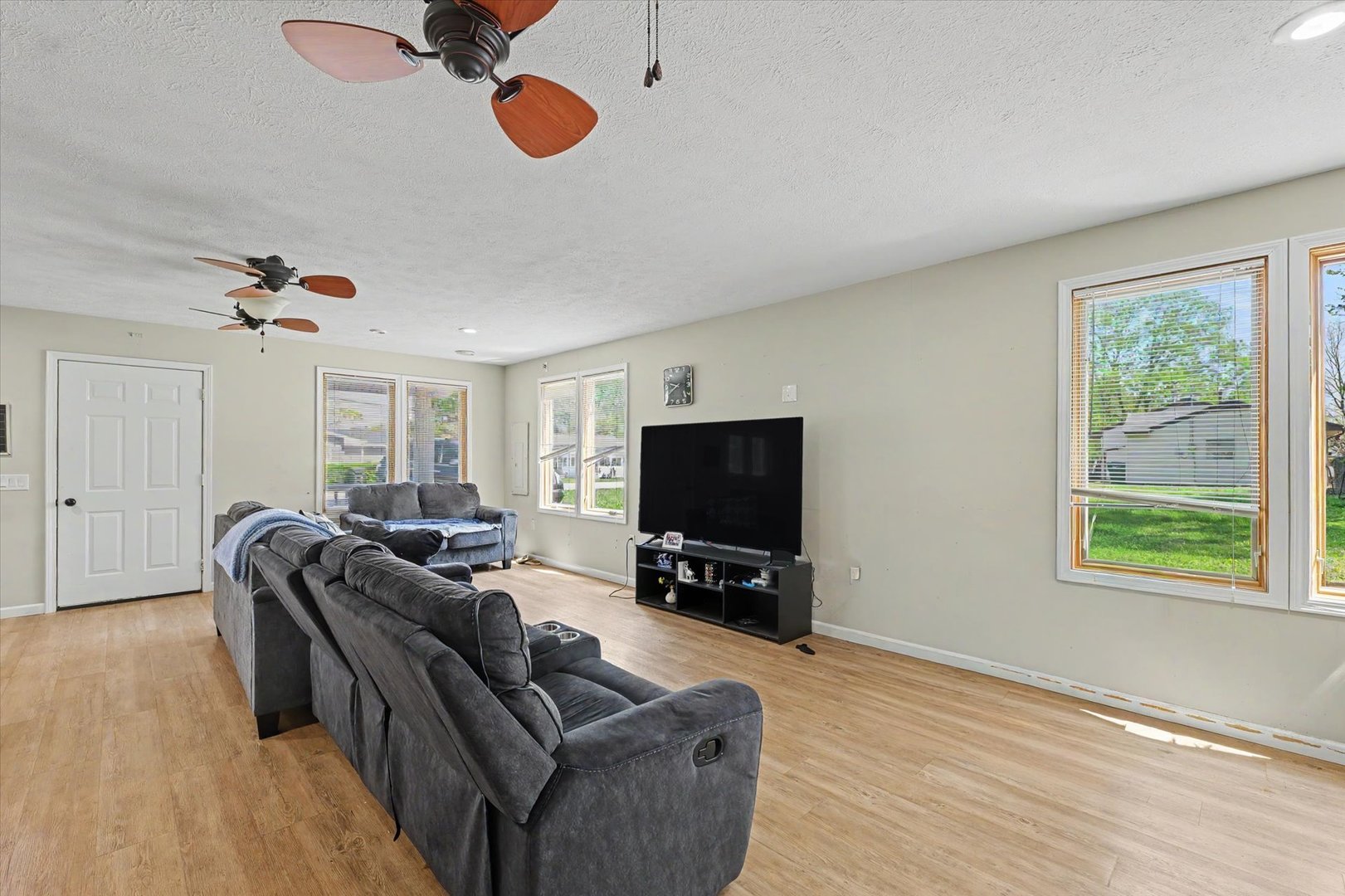5555 Thrush Avenue Decatur, IL 62521 - Photo 5 of 20