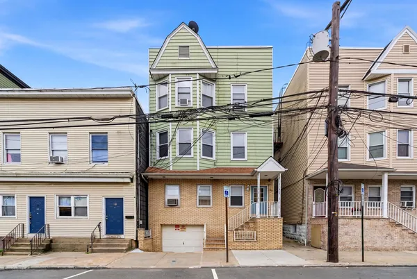 $2,000 | 48 East 19th Street, Unit 3, Bayonne, NJ 07002