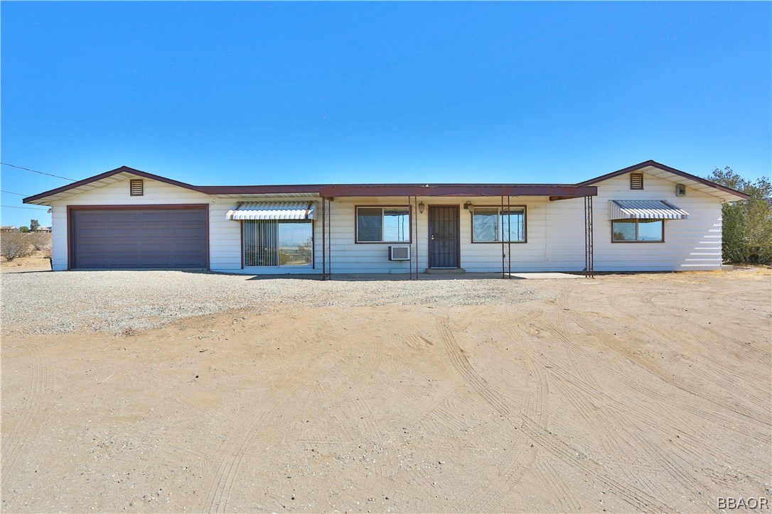 19616 Huasna Road Apple Valley, CA 92307 - Photo 1 of 48 a front view of house with yard
