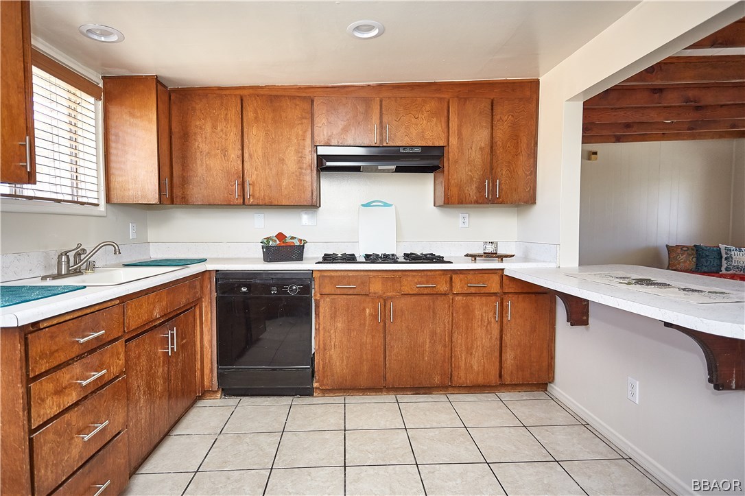 19616 Huasna Road Apple Valley, CA 92307 - Photo 11 of 48 a kitchen with a cabinets and window