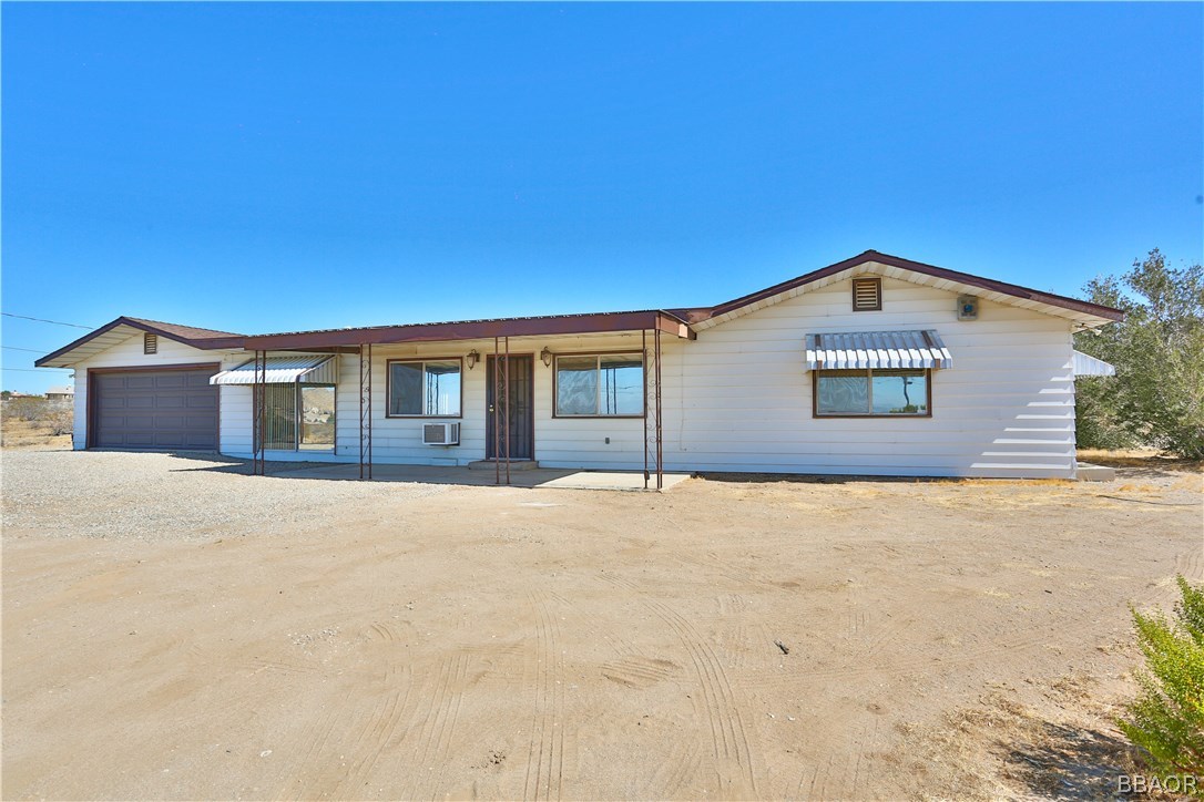 19616 Huasna Road Apple Valley, CA 92307 - Photo 2 of 48 a front view of a house with a yard
