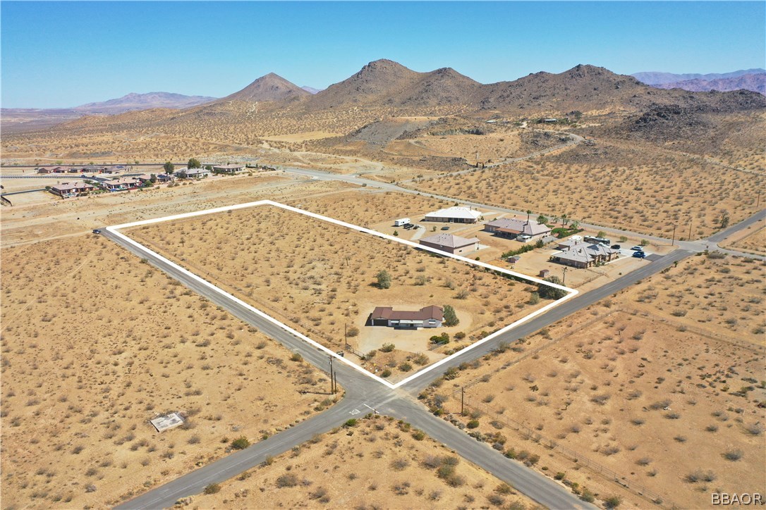 19616 Huasna Road Apple Valley, CA 92307 - Photo 44 of 48 a view of a city