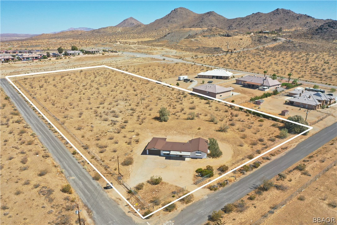 19616 Huasna Road Apple Valley, CA 92307 - Photo 45 of 48 a view of lake and mountain
