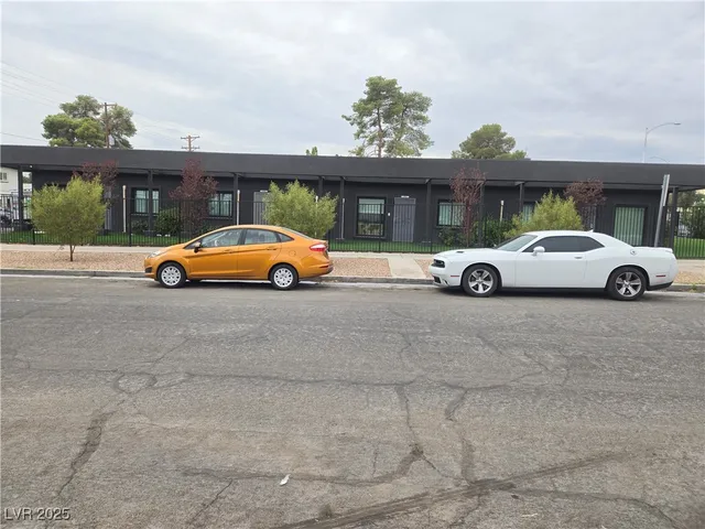 $1,299 | 1000 Lewis Avenue, Unit 1004, Las Vegas, NV 89101